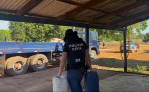 Quatro pessoas são presas por furto de gado, posse de armas ilegais e venda clandestina de combustíveis e agrotóxicos