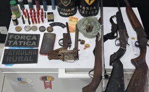 Homem é preso em fazenda no Tocantins com armas, munições e drogas após denúncia sobre foragido da justiça