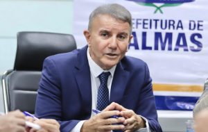 Prefeito Eduardo Siqueira Campos recebe alta após infarto e passa a cumprir prisão em casa por decisão do STF