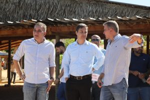 Prefeitura instala novas telas de proteção na Praia do Caju para reforçar segurança na temporada de praia 2025
