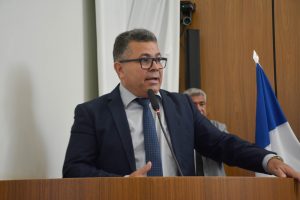 Vereador Folha solicita revitalização da praça da 406 Norte e cobra melhorias na iluminação e manutenção do espaço