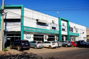 Mulher é condenada a pagar indenização por agredir colega em festa de empresa após ação da DPE-TO