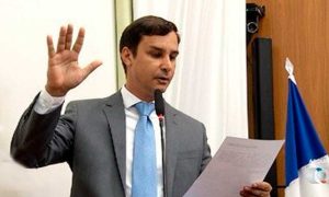 Velozo, prefeito interino de Palmas, exonera mais secretários e nomeia o irmão para Planejamento