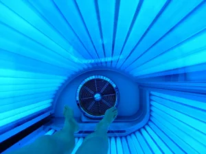 Clínicas, salões e academias de Palmas não devem oferecer câmaras de bronzeamento por riscos à saúde, recomenda MP