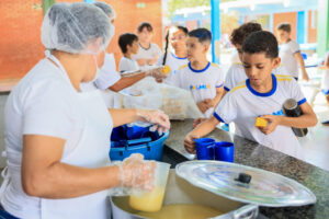 Escolas e Cmeis de Palmas são orientadas a adotar medidas diante da previsão de calor intenso, segundo Inmet