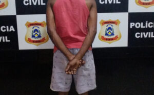 Homem com antecedentes criminais é preso suspeito de matar idoso a facadas e pauladas durante temporada de praia