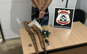 Jovem é preso por posse ilegal de armas durante investigação de furto em Paraíso