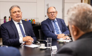 Governador Laurez Moreira negocia com a Caixa linhas de microcrédito para pequenos produtores rurais e agricultores familiares