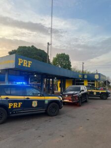 Toyota Hilux clonada é apreendida em cegonha durante fiscalização em Guaraí