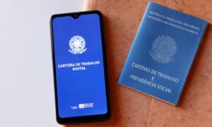 Desemprego no Brasil cai para 5,6% com 102,4 milhões de ocupados e 39,1 com carteira assinada