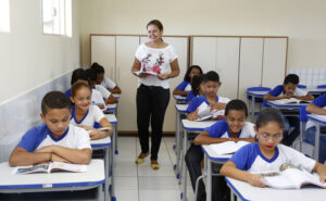 Direito à meia-entrada em eventos culturais e de lazer para professores é reafirmado pelo Procon Tocantins