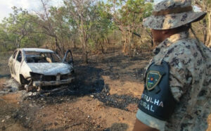 Carro furtado em Palmas é encontrado queimado e abandonado em área de mata próximo a Luzimangues