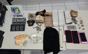 Jovem é presa no interior do Tocantins com mais de 3,7 quilos de drogas após comparsa fugir