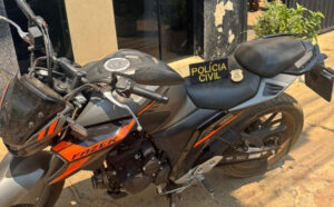 Motocicleta roubada à mão armada é encontrada abandonada em matagal na região sul de Palmas