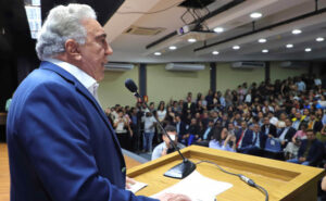 No Dia do Professor, governador Laurez Moreira anuncia envio de novo PCCR da Educação à Aleto