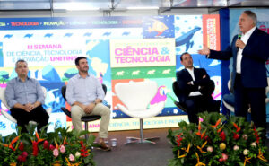 Governador Laurez Moreira anuncia projeto de Parque Tecnológico durante evento da Unitins