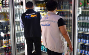 SES/TO, Procon e Vigilâncias fiscalizam bebidas em Palmas após alerta de intoxicação por metanol