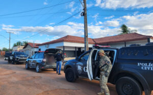 Operação identifica e apreende dois adolescentes suspeitos de matar homem com 12 facadas no pescoço
