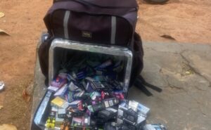 Homem é preso em Palmas com cigarros eletrônicos e dinheiro de contrabando
