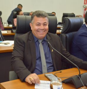 Vereador Folha solicita limpeza e instalação de contêineres na quadra 1105 Sul