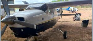 Avião é interceptado com carga de cocaína em pista clandestina no sudeste do Tocantins; cinco pessoas são presas