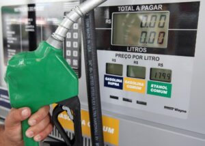 Petrobras reduz preço da gasolina e litro passa a custar R$ 2,71 para distribuidoras