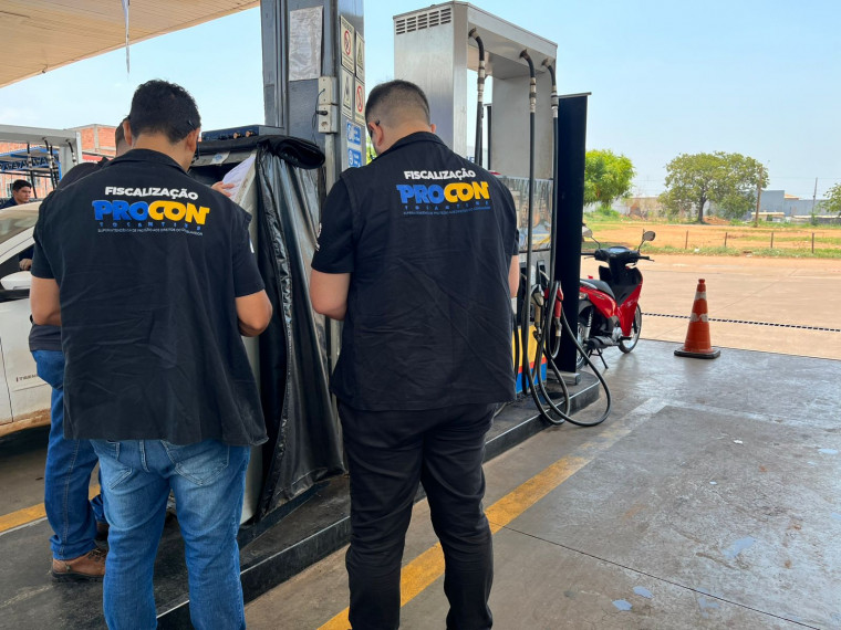 Procon notifica mais de 100 postos no Tocantins para comprovar repasse da redução no preço da gasolina