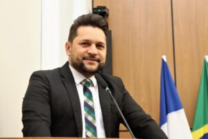 Vereador Rubens Uchôa é preso por posse ilegal de arma durante investigação da PF sobre desvios de fundos eleitorais
