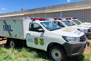 Acidente em Palmas deixa homem morto e jovem ferido após colisão entre moto, pedestre e carro