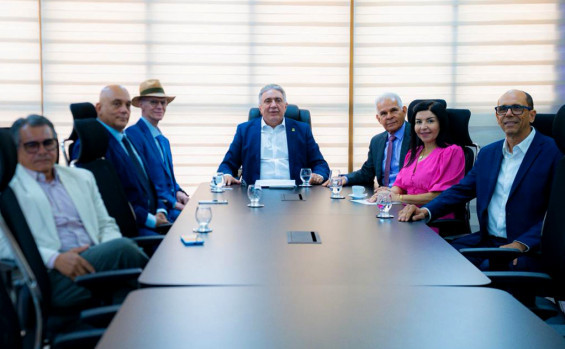 Governador Laurez Moreira recebe nomes que disputam a chefia do MPC e deve decidir liderança do órgão em até 15 dias