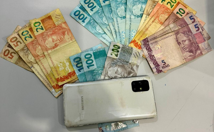 Dupla é presa suspeita de espalhar notas falsas de R$ 100 e R$ 200 no comércio e fugir com documento falso no sudeste do Tocantins