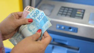 Prefeitura de Palmas libera salários e primeira parte do 13º nesta sexta-feira, 28