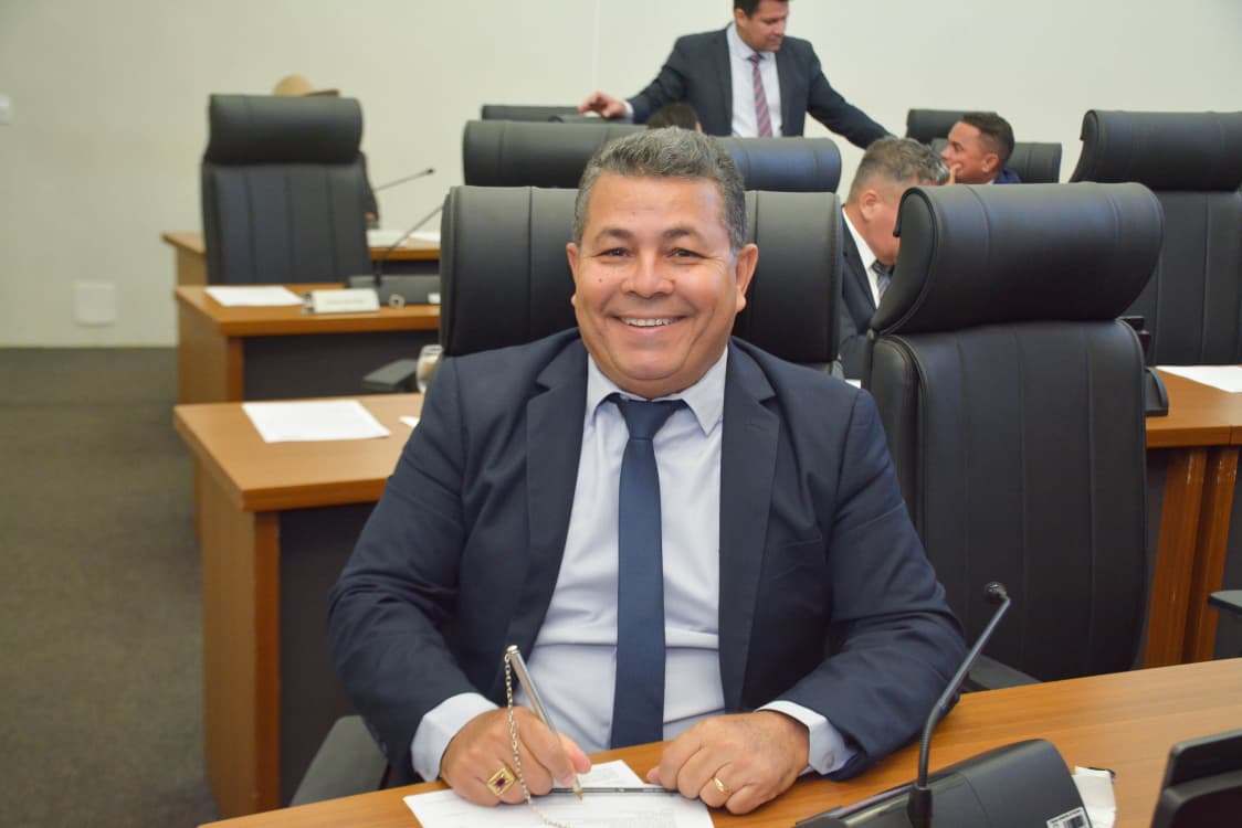 Vereador Folha solicita retorno da rota de ônibus e manutenção viária no Loteamento Chácara Coqueirinho