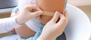 Vacina contra vírus sincicial respiratório que afeta recém-nascidos começa a ser aplicada em gestantes do Tocantins