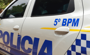 Homem procurado por tráfico e roubo é preso enquanto fazia compras em supermercado