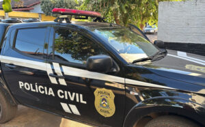 Vizinho que abusava de jovem com deficiência é preso no sudeste do Estado; mãe que sabia dos abusos também foi detida