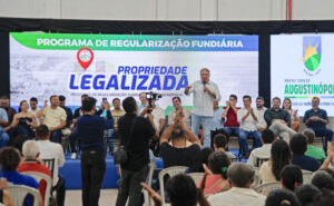 Mais de 800 famílias recebem títulos de propriedade no Tocantins em ações de regularização fundiária do governo e do Judiciário