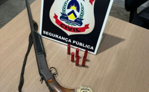 Homem é preso após manter ex-companheira sob ameaça com espingarda durante toda a noite em Divinópolis