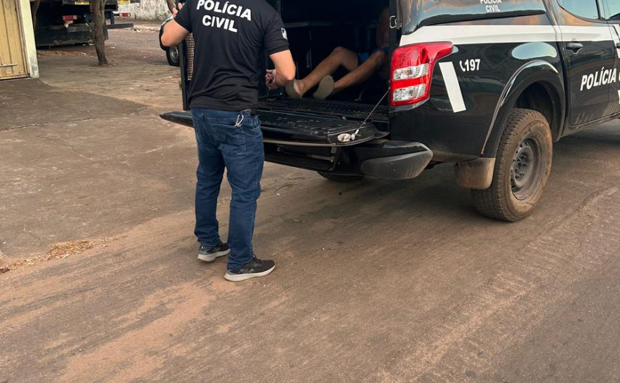 Homem é preso com celular furtado e irmão acaba detido após se passar por advogado durante abordagem