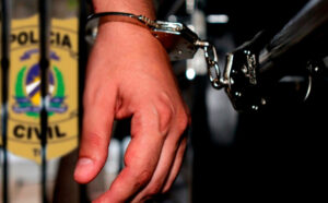 Homem invade casa durante a madrugada, furta dinheiro e é preso horas depois no Sudeste do Estado