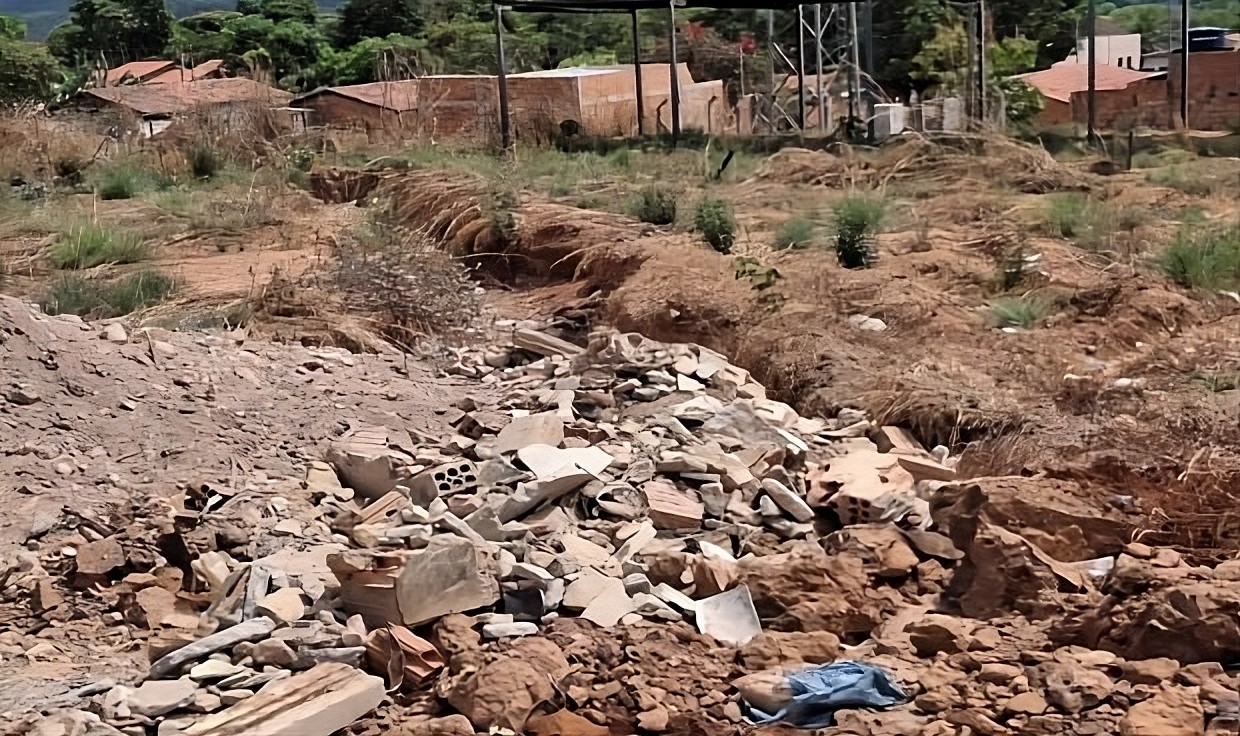 Justiça determina obras urgentes do Estado e do Município para frear erosão que ameaça residências em Novo Acordo