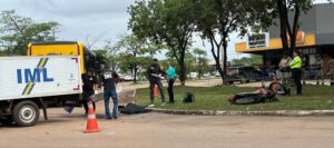 Motociclista morre após ser atropelado por ônibus em Palmas