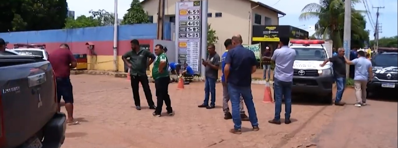 Jovem é perseguido, cai ao tentar fugir e é morto com tiro na cabeça em posto de combustível na região norte de Palmas