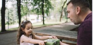 Pais não podem abater presentes de Natal ou férias do valor da pensão alimentícia, alerta DPE-TO