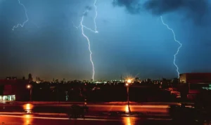 Virada do ano deve ter chuva forte, trovoadas e risco de granizo em cidades do Tocantins, alerta Inmet