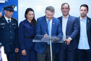 Prefeito Eduardo Siqueira assina ordem de serviço e garante R$ 2 milhões para reforma e novos equipamentos da GMP