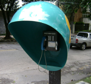 Orelhões começam a ser retirados das ruas e encerram décadas de telefonia pública no país; Tocantins ainda tem aparelhos ativos