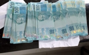 Homem é preso após tentar usar dinheiro falso em supermercado no interior do Estado; mais de R$ 10 mil foram apreendidos