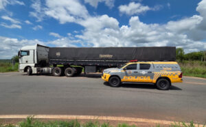 Fiscalizações em rodovias do Tocantins recuperam cinco semirreboques adulterados e apreendem madeira irregular