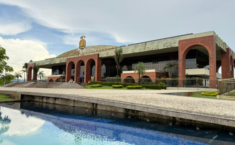 Governador Wanderlei Barbosa decreta ponto facultativo nos dias 16 e 17, e CarnaPraça 2026 com atrações nacionais em Palmas